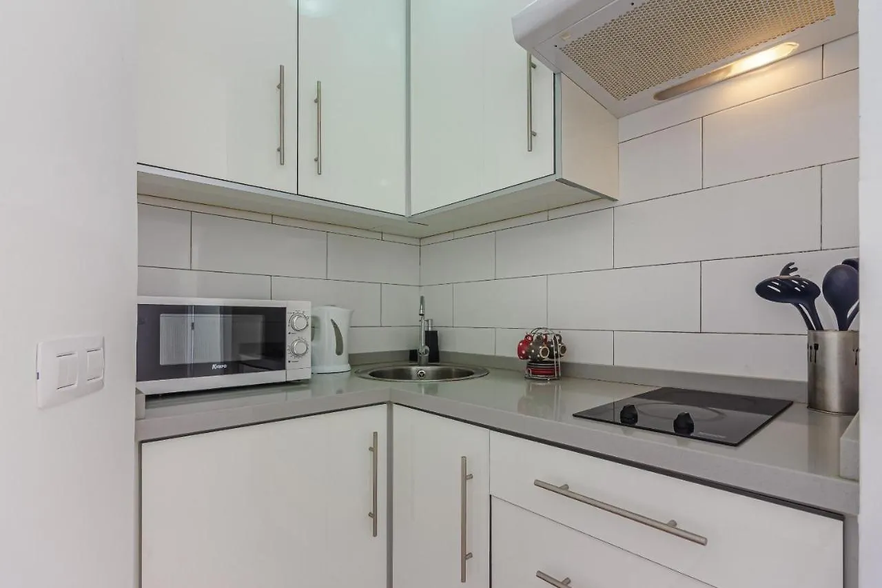 Paraiso Del Sur Studios & Apartments 아데제